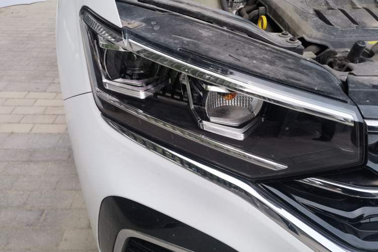 Used Volkswagen Tayron X 2020 330TSI Two-Wheel Drive Luxury Smart Connectivity Version Right Front Headlight