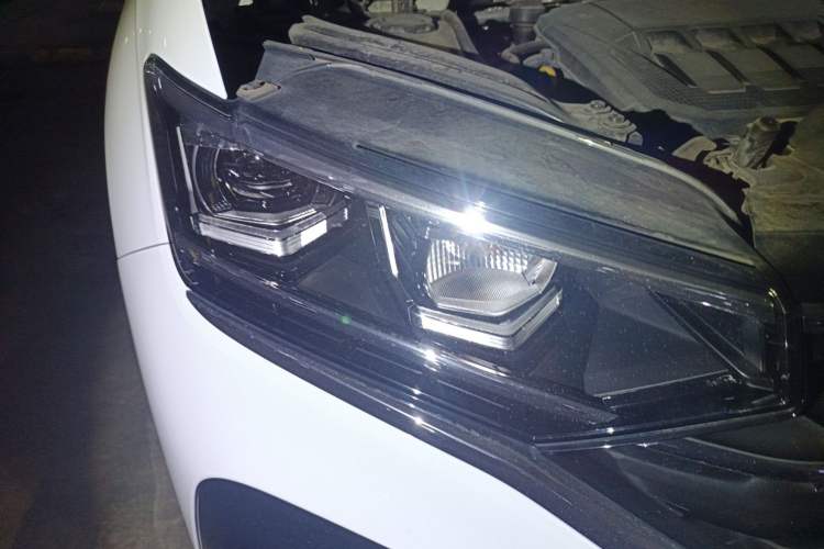 Used Volkswagen Tayron X 2020 330TSI Two-Wheel Drive Luxury Smart Connectivity Version Right Front Headlight