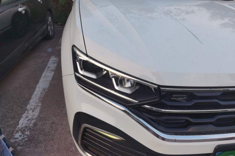 Used Volkswagen Tayron X 2020 330TSI Two-Wheel Drive Flagship Smart Connectivity Version Right Front Headlight