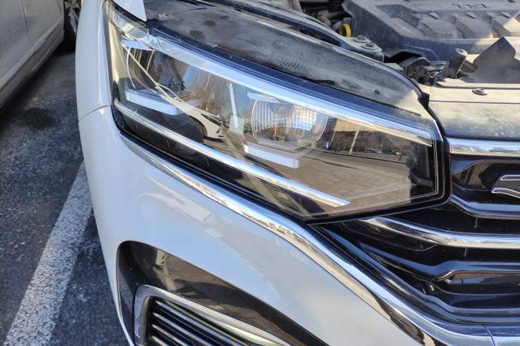 Used Volkswagen Tayron X 2020 330TSI Two-Wheel Drive Luxury Smart Connectivity Version Right Front Headlight