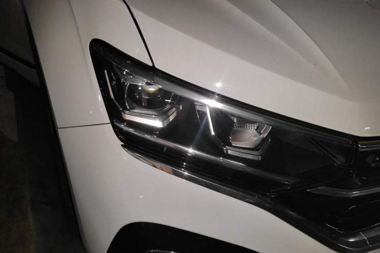 Used Volkswagen Tayron X 2020 330TSI Two-Wheel Drive Luxury Smart Connectivity Version Right Front Headlight
