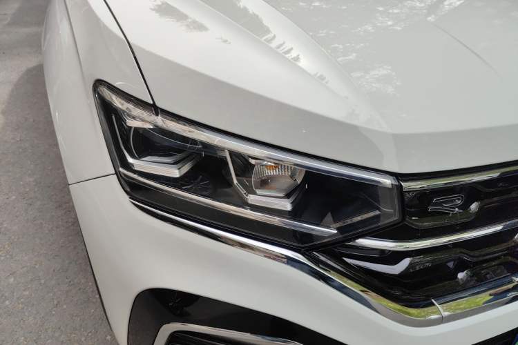 Used Volkswagen Tayron X 2020 330TSI Two-Wheel Drive Luxury Smart Connectivity Version Right Front Headlight