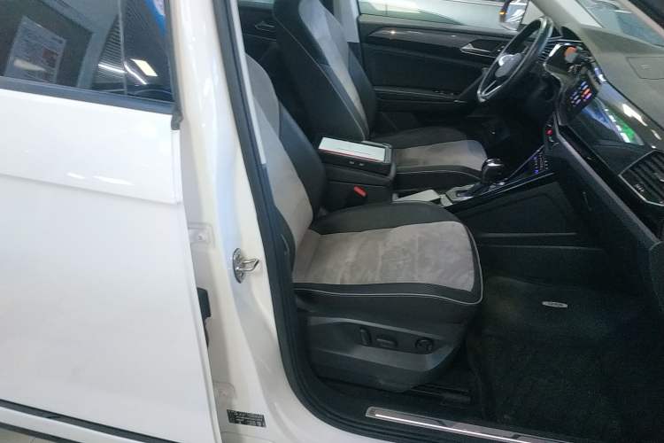 Used Volkswagen Tayron X 2020 330TSI Two-Wheel Drive Luxury Smart Connectivity Version Right Front Seat