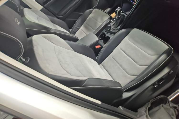 Used Volkswagen Tayron X 2020 330TSI Two-Wheel Drive Luxury Smart Connectivity Version Right Front Seat