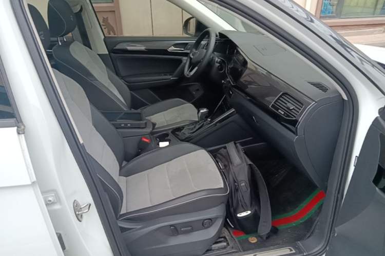 Used Volkswagen Tayron X 2020 330TSI Two-Wheel Drive Luxury Smart Connectivity Version Right Front Seat