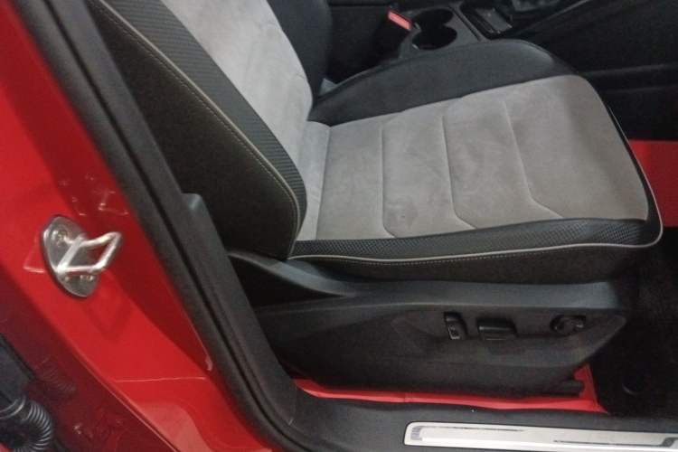 Used Volkswagen Tayron X 2020 330TSI Two-Wheel Drive Luxury Smart Connectivity Version Right Front Seat