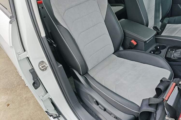 Used Volkswagen Tayron X 2020 330TSI Two-Wheel Drive Luxury Smart Connectivity Version Right Front Seat