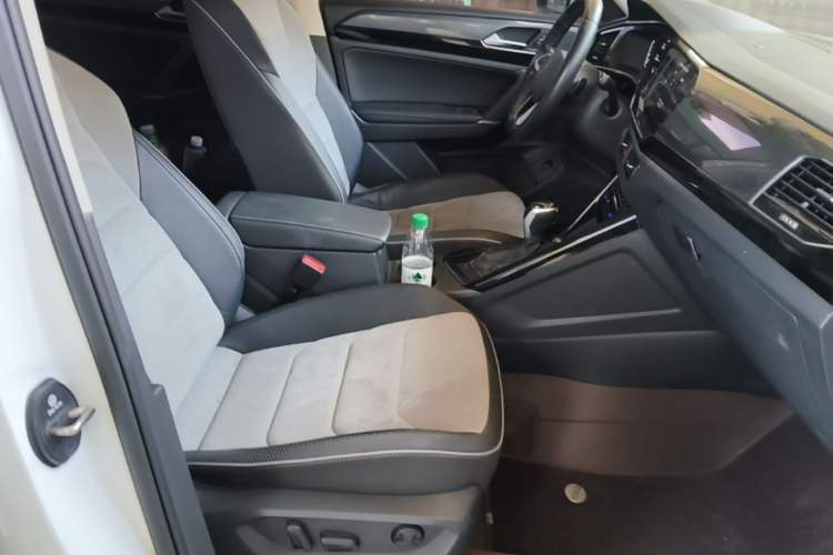Used Volkswagen Tayron X 2020 330TSI Two-Wheel Drive Luxury Smart Connectivity Version Right Front Seat