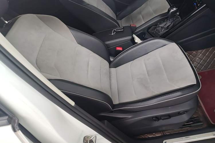 Used Volkswagen Tayron X 2020 330TSI Two-Wheel Drive Luxury Smart Connectivity Version Right Front Seat