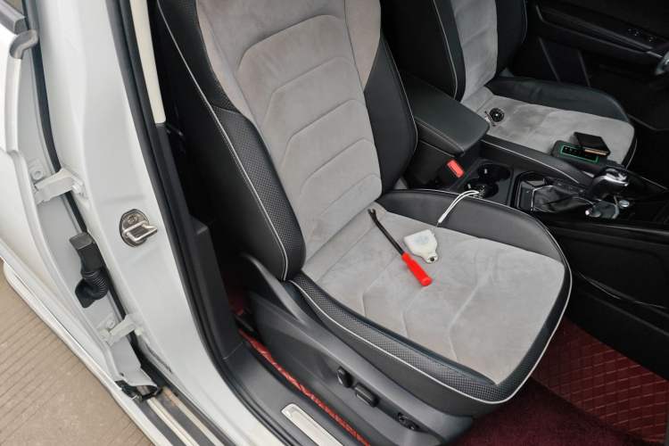Used Volkswagen Tayron X 2020 330TSI Two-Wheel Drive Luxury Smart Connectivity Version Right Front Seat