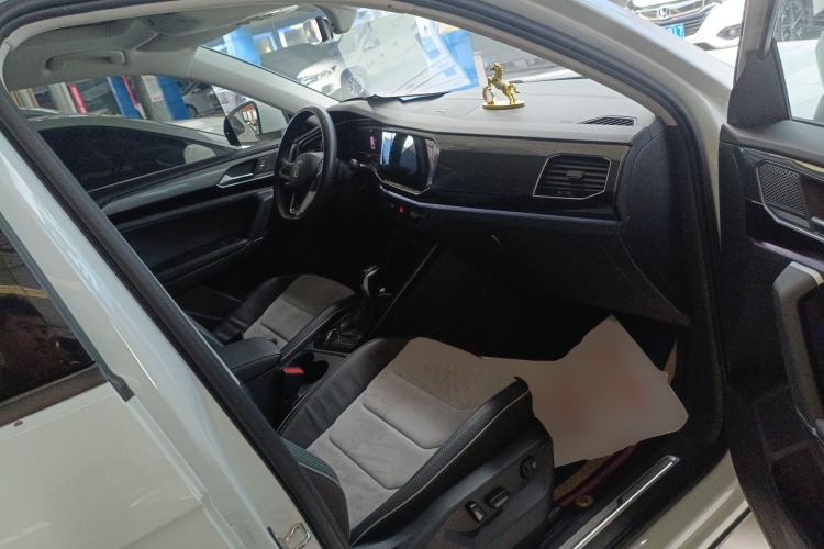 Used Volkswagen Tayron X 2020 330TSI Two-Wheel Drive Luxury Smart Connectivity Version Right Front Seat