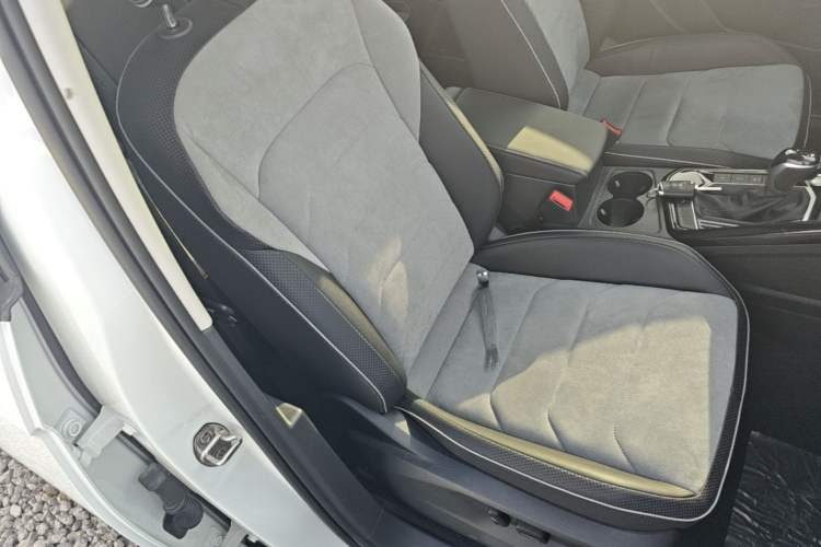 Used Volkswagen Tayron X 2020 330TSI Two-Wheel Drive Luxury Smart Connectivity Version Right Front Seat