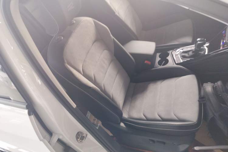 Used Volkswagen Tayron X 2020 330TSI Two-Wheel Drive Luxury Smart Connectivity Version Right Front Seat