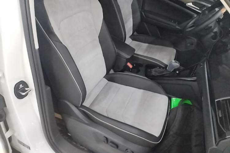 Used Volkswagen Tayron X 2020 330TSI Two-Wheel Drive Luxury Smart Connectivity Version Right Front Seat