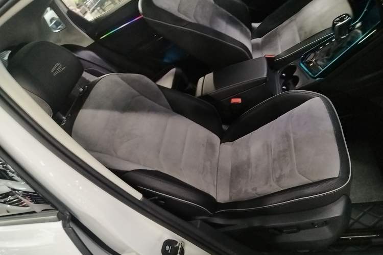 Used Volkswagen Tayron X 2020 330TSI Two-Wheel Drive Luxury Smart Connectivity Version Right Front Seat