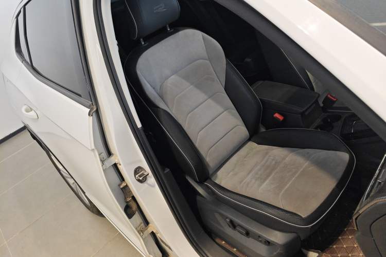 Used Volkswagen Tayron X 2020 330TSI Two-Wheel Drive Luxury Smart Connectivity Version Right Front Seat