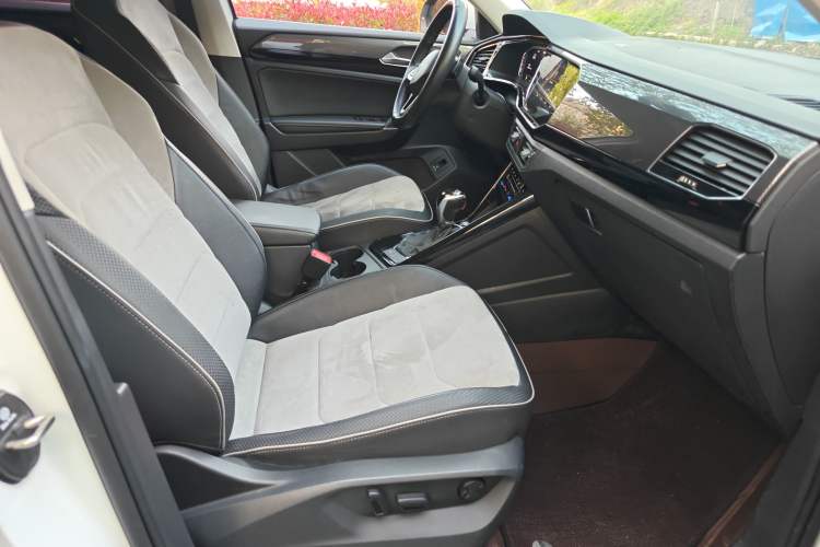Used Volkswagen Tayron X 2020 330TSI Two-Wheel Drive Luxury Smart Connectivity Version Right Front Seat