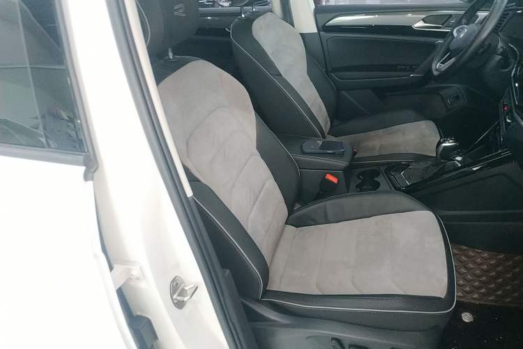 Used Volkswagen Tayron X 2020 330TSI Two-Wheel Drive Luxury Smart Connectivity Version Right Front Seat