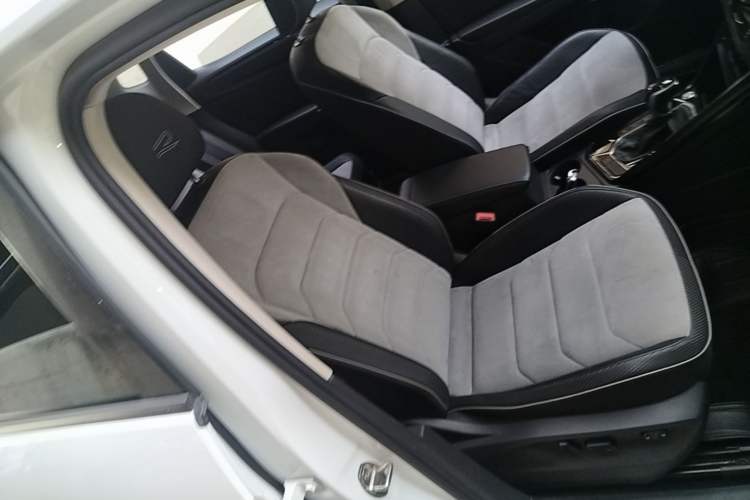Used Volkswagen Tayron X 2020 330TSI Two-Wheel Drive Luxury Smart Connectivity Version Right Front Seat