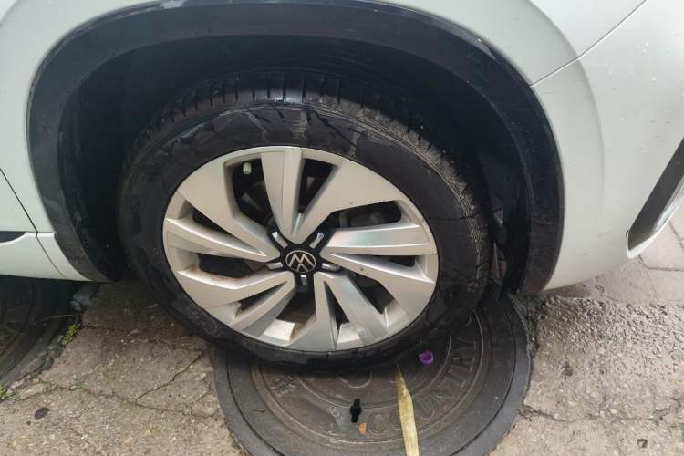 Used Volkswagen Tayron X 2020 330TSI Two-Wheel Drive Luxury Smart Connectivity Version Right Front Wheel Hub