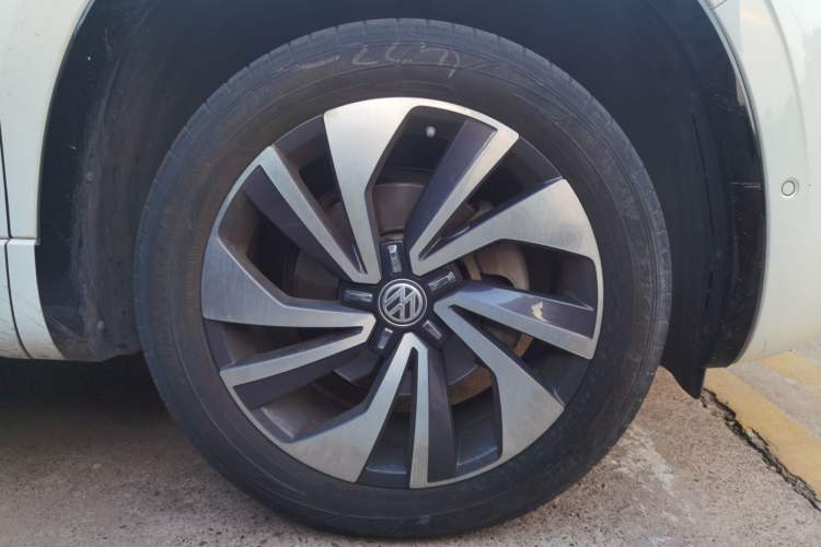 Used Volkswagen Tayron X 2020 330TSI Two-Wheel Drive Flagship Smart Connectivity Version Right Front Wheel Hub