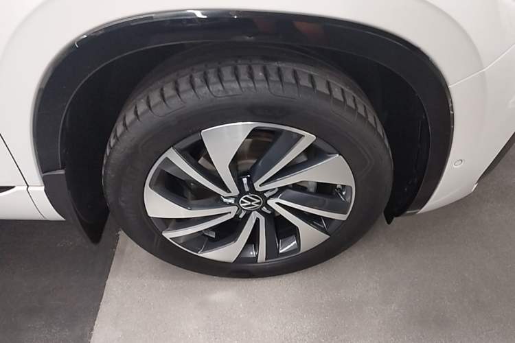 Used Volkswagen Tayron X 2020 380TSI Four-Wheel Drive Flagship Smart Connectivity Version Right Front Wheel Hub