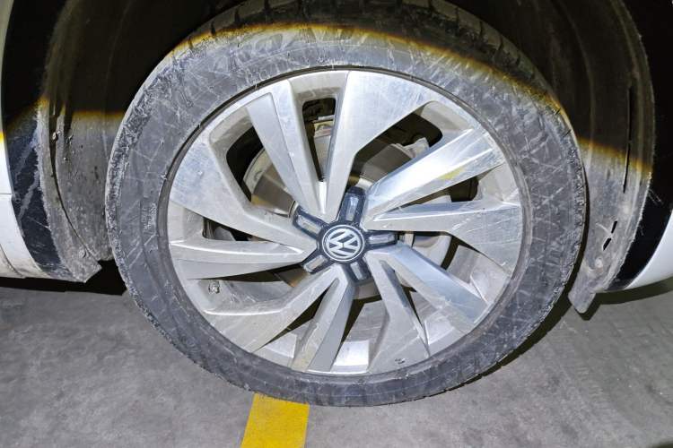 Used Volkswagen Tayron X 2020 330TSI Two-Wheel Drive Luxury Smart Connectivity Version Right Front Wheel Hub