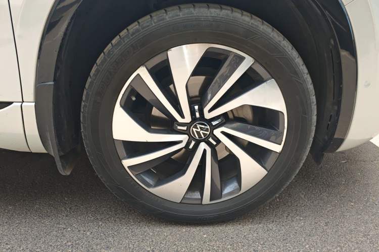 Used Volkswagen Tayron X 2020 330TSI Two-Wheel Drive Flagship Smart Connectivity Version Right Front Wheel Hub