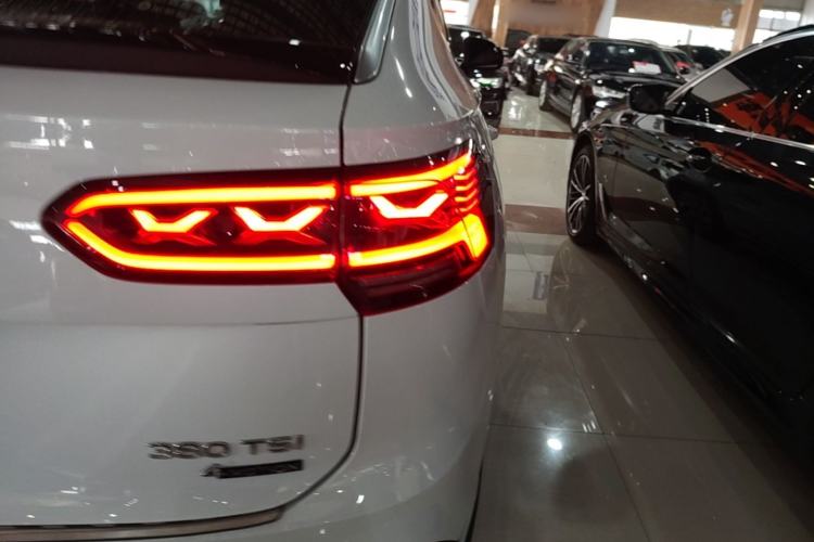 Used Volkswagen Tayron X 2020 380TSI Four-Wheel Drive Flagship Smart Connectivity Version Right Rear Taillight