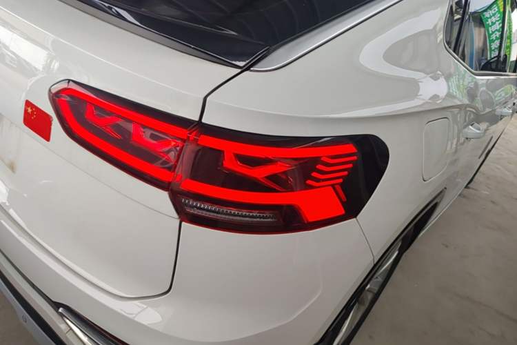 Used Volkswagen Tayron X 2020 330TSI Two-Wheel Drive Luxury Smart Connectivity Version Right Rear Taillight