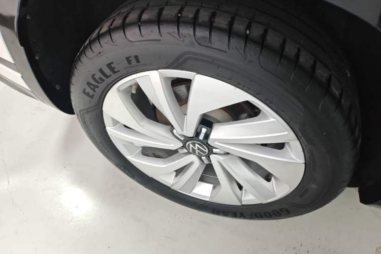 Used Volkswagen Tayron X 2020 330TSI Two-Wheel Drive Luxury Smart Connectivity Version Right Rear Wheel Hub