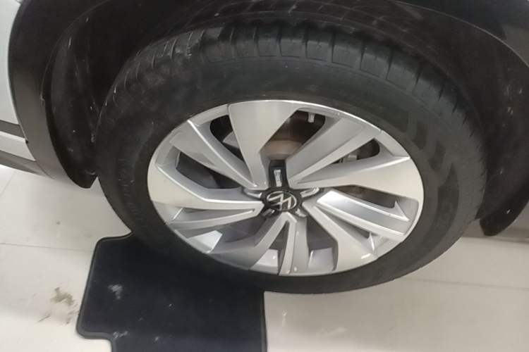 Used Volkswagen Tayron X 2020 330TSI Two-Wheel Drive Luxury Smart Connectivity Version Right Rear Wheel Hub