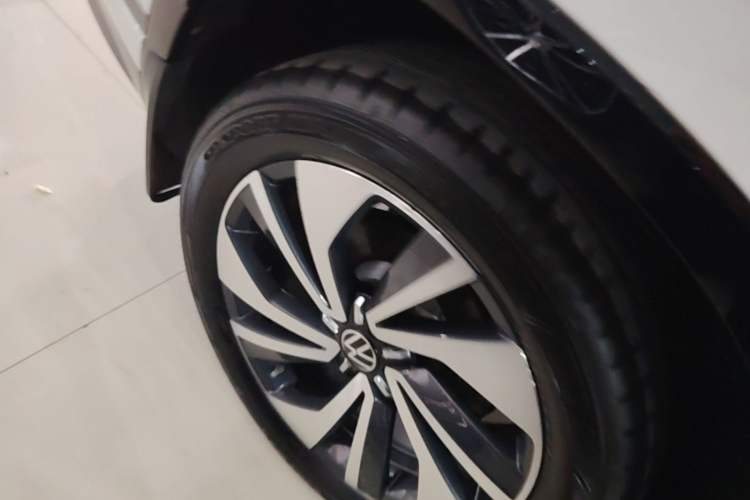 Used Volkswagen Tayron X 2020 380TSI Four-Wheel Drive Flagship Smart Connectivity Version Right Rear Wheel Hub