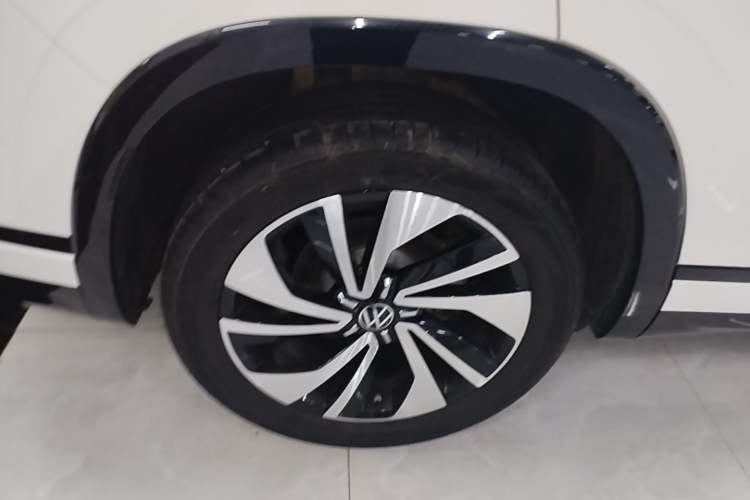Used Volkswagen Tayron X 2020 330TSI Two-Wheel Drive Luxury Smart Connectivity Version Right Rear Wheel Hub