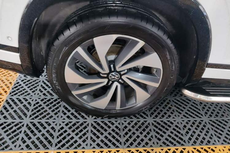 Used Volkswagen Tayron X 2020 330TSI Two-Wheel Drive Flagship Smart Connectivity Version Right Rear Wheel Hub