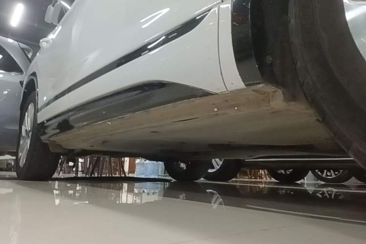 Used Volkswagen Tayron X 2020 330TSI Two-Wheel Drive Luxury Smart Connectivity Version Right Side Sill
