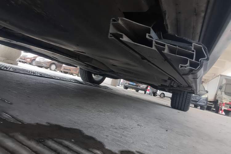 Used Volkswagen Tayron X 2020 330TSI Two-Wheel Drive Luxury Smart Connectivity Version Right Side Sill