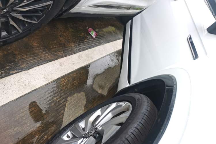 Used Volkswagen Tayron X 2020 330TSI Two-Wheel Drive Luxury Smart Connectivity Version Right Side Sill
