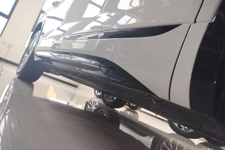 Used Volkswagen Tayron X 2020 330TSI Two-Wheel Drive Luxury Smart Connectivity Version Right Side Sill