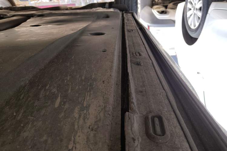 Used Volkswagen Tayron X 2020 330TSI Two-Wheel Drive Luxury Smart Connectivity Version Right Side Sill