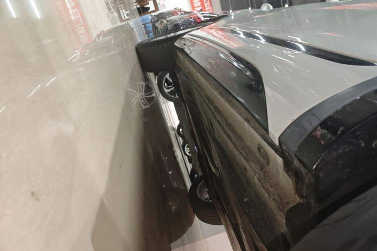 Used Volkswagen Tayron X 2020 330TSI Two-Wheel Drive Luxury Smart Connectivity Version Right Side Sill