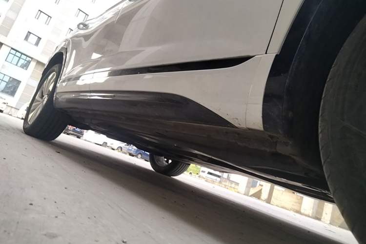 Used Volkswagen Tayron X 2020 330TSI Two-Wheel Drive Luxury Smart Connectivity Version Right Side Sill