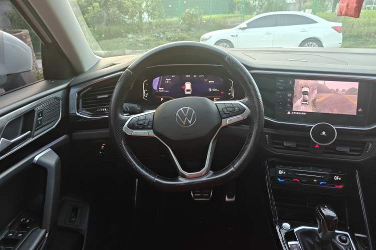 Used Volkswagen Tayron X 2020 330TSI Two-Wheel Drive Luxury Smart Connectivity Version Steering Wheel
