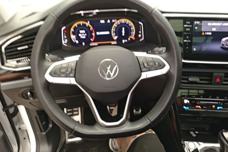 Used Volkswagen Tayron X 2020 330TSI Two-Wheel Drive Luxury Smart Connectivity Version Steering Wheel