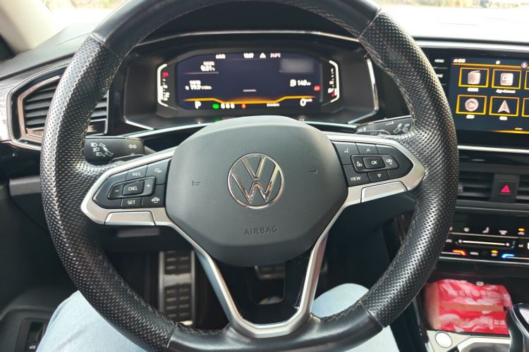Used Volkswagen Tayron X 2020 330TSI Two-Wheel Drive Luxury Smart Connectivity Version Steering Wheel