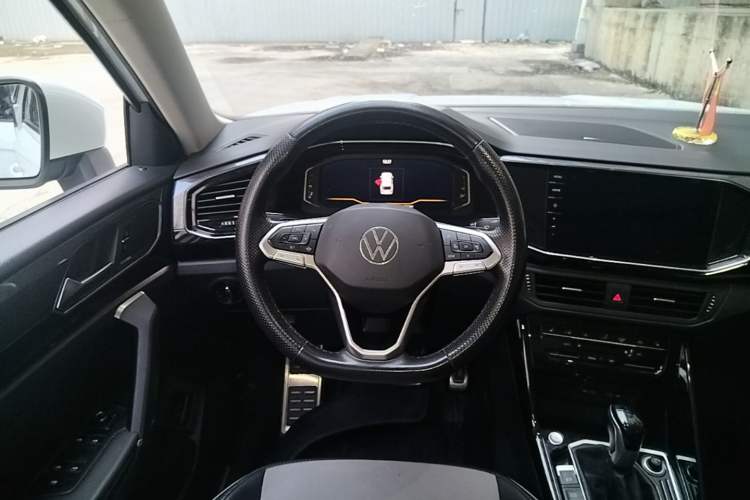 Used Volkswagen Tayron X 2020 330TSI Two-Wheel Drive Luxury Smart Connectivity Version Steering Wheel