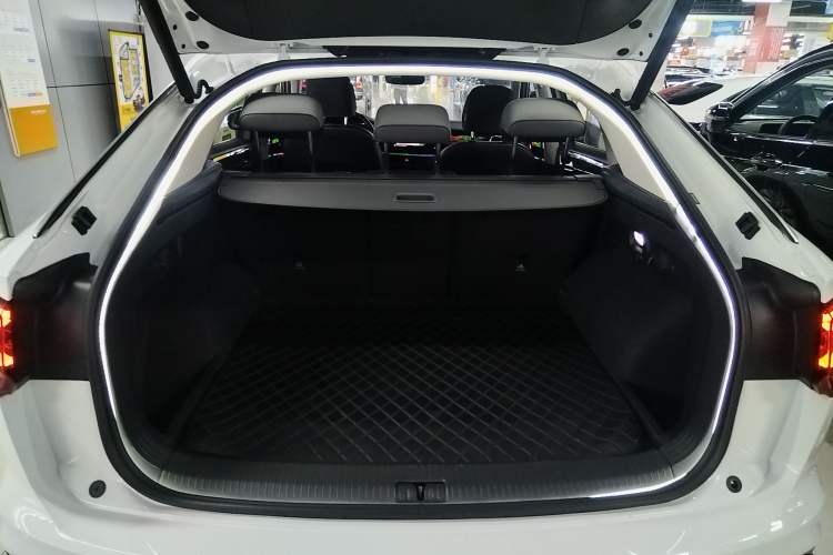Used Volkswagen Tayron X 2020 330TSI Two-Wheel Drive Luxury Smart Connectivity Version Trunk
