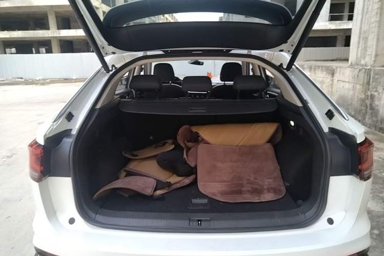 Used Volkswagen Tayron X 2020 330TSI Two-Wheel Drive Luxury Smart Connectivity Version Trunk