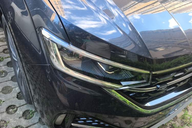 Used Volkswagen Tayron X 2023 330TSI Two-Wheel-Drive Prestige High-Energy Version Right Front Headlight