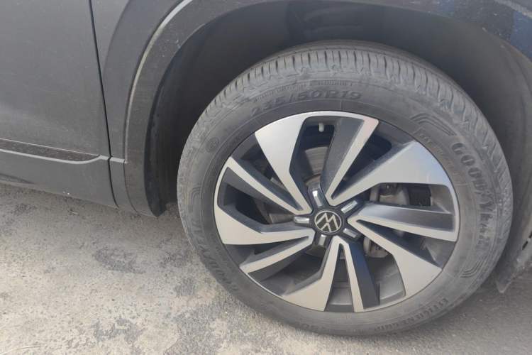 Used Volkswagen Tayron X 2023 330TSI Two-Wheel-Drive Prestige High-Energy Version Right Front Wheel Hub
